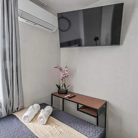 Hostel Prestige Center Metro, Ac, Smart Tv, 2 Bathrooms *