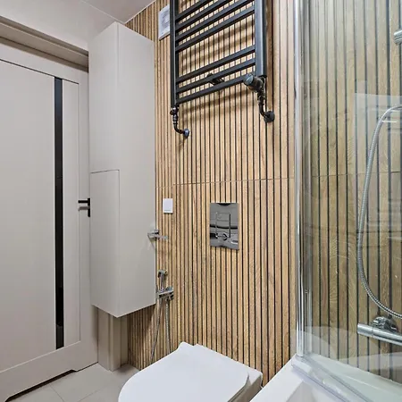 Hostel Prestige Center Metro, Ac, Smart Tv, 2 Bathrooms *