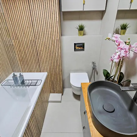 Hostel Prestige Center Metro, Ac, Smart Tv, 2 Bathrooms *