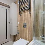 Hostel Prestige Center Metro, Ac, Smart Tv, 2 Bathrooms *