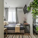Prestige Center Metro, Ac, Smart Tv, 2 Bathrooms Hostel