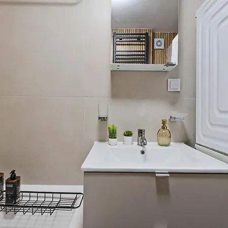Prestige Center Metro, Ac, Smart Tv, 2 Bathrooms * Varşova