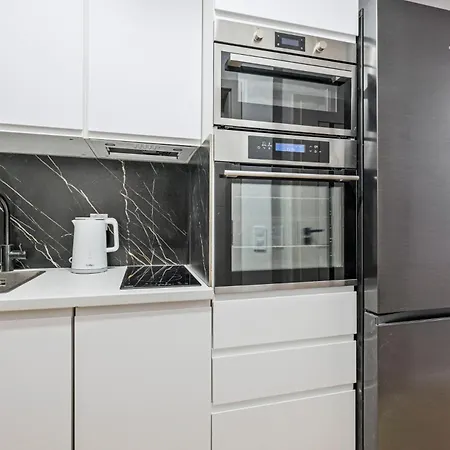 Prestige Center Metro, Ac, Smart Tv, 2 Bathrooms *