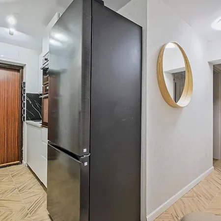 Prestige Center Metro, Ac, Smart Tv, 2 Bathrooms Hostel
