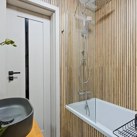 Hostel Prestige Center Metro, Ac, Smart Tv, 2 Bathrooms Warschau