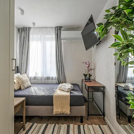 Prestige Center Metro, Ac, Smart Tv, 2 Bathrooms Hostel