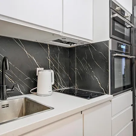 Prestige Center Metro, Ac, Smart Tv, 2 Bathrooms *