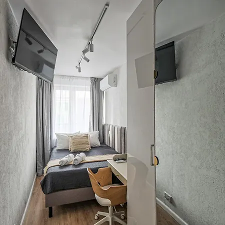 Prestige Center Metro, Ac, Smart Tv, 2 Bathrooms 旅馆 华沙